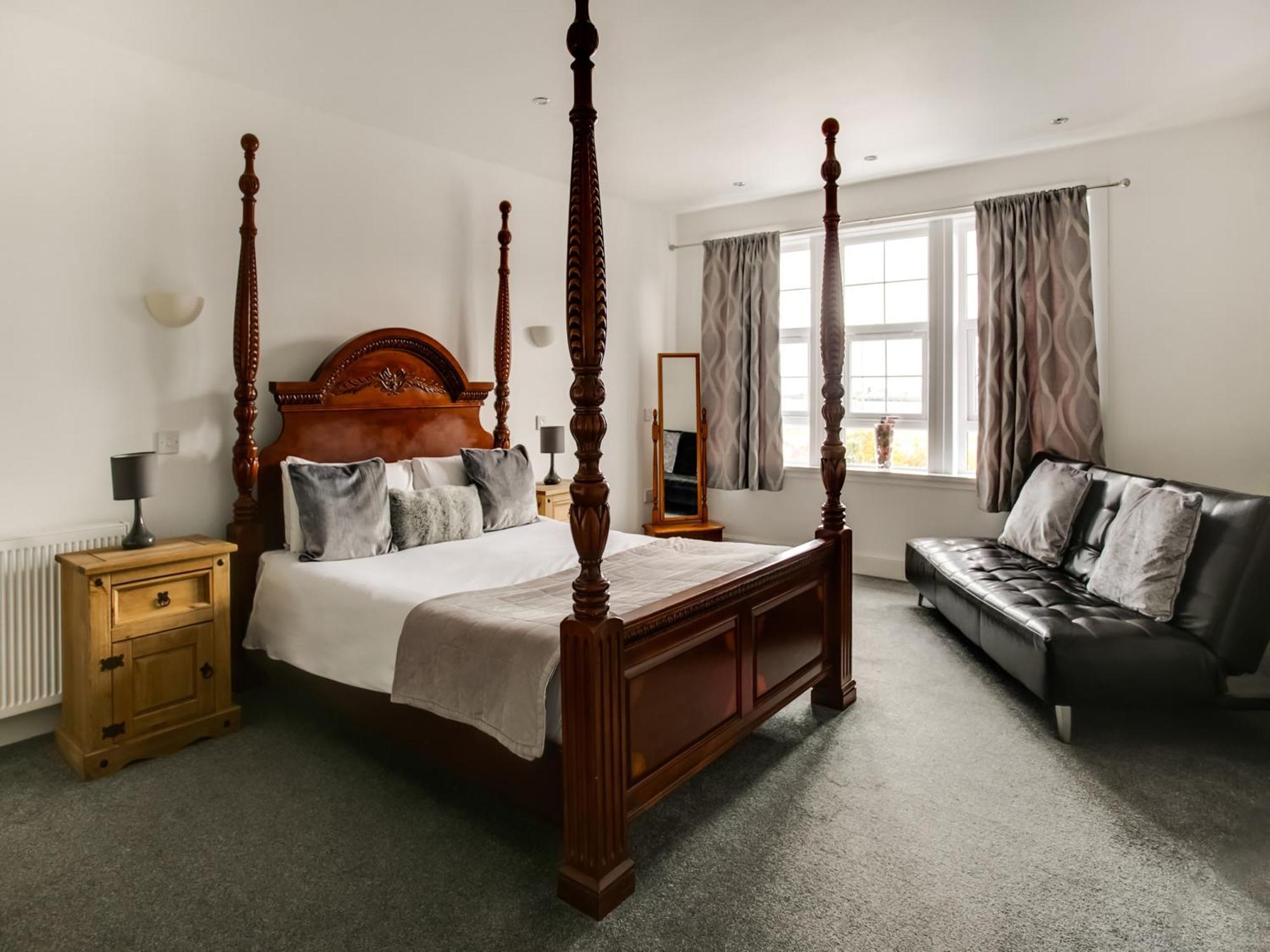 OYO Gin House Hotel Greenock Buitenkant foto